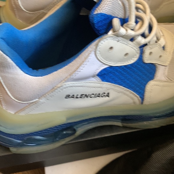 I don’t haveThe box anymore but I could provide one for you - Picture 7 of 9